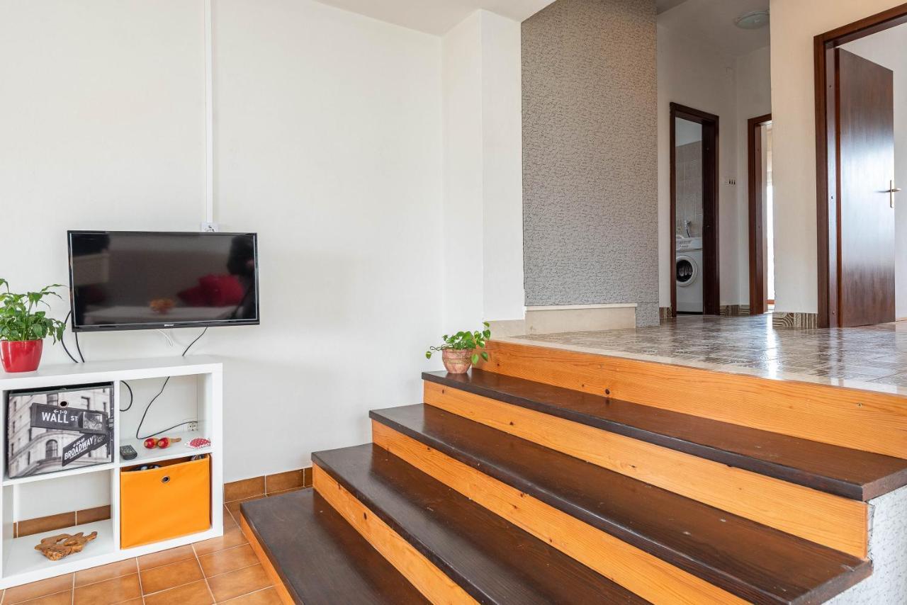 Beachfront Apartment Lostura Turanj Dış mekan fotoğraf