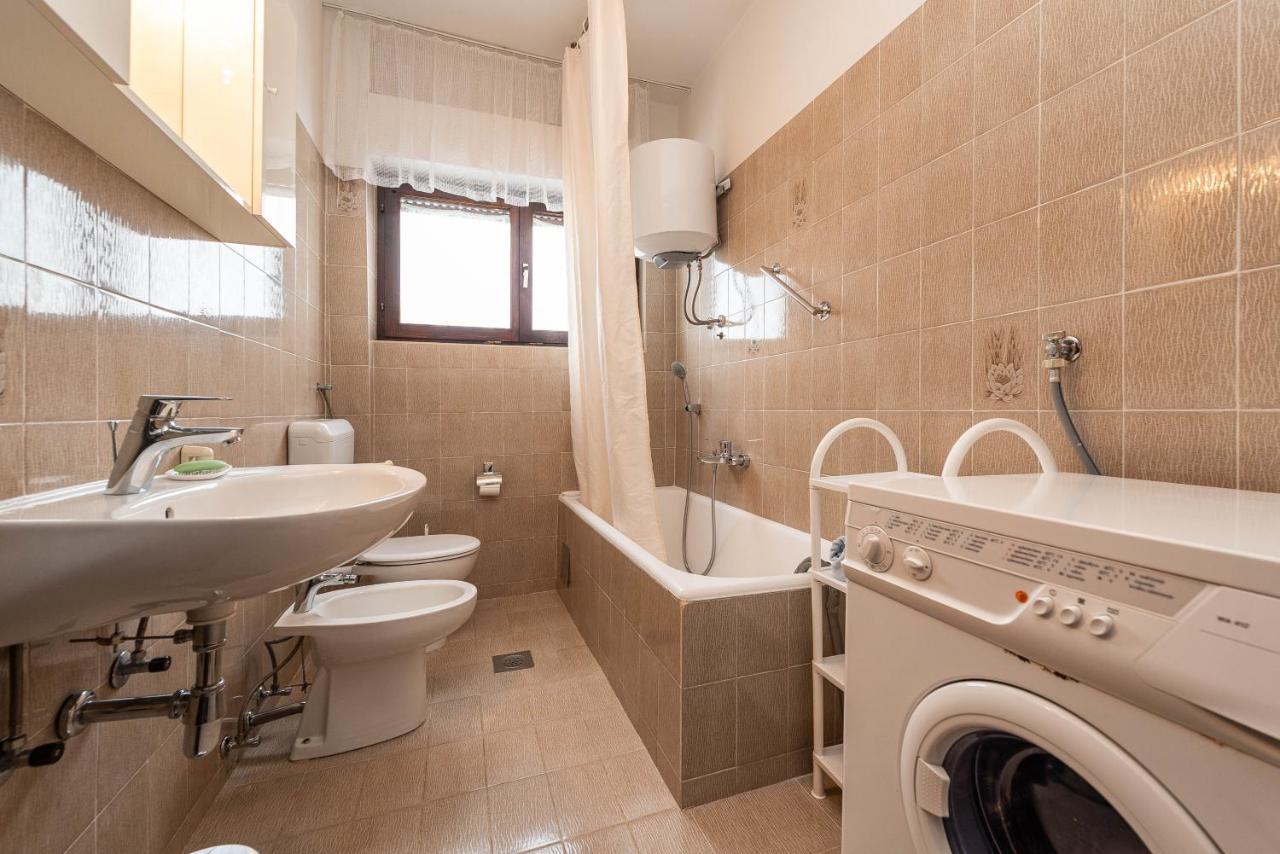 Beachfront Apartment Lostura Turanj Dış mekan fotoğraf