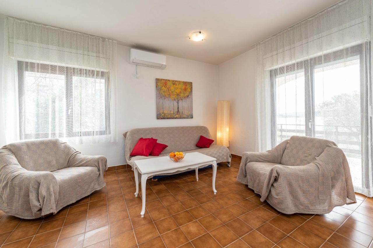 Beachfront Apartment Lostura Turanj Dış mekan fotoğraf