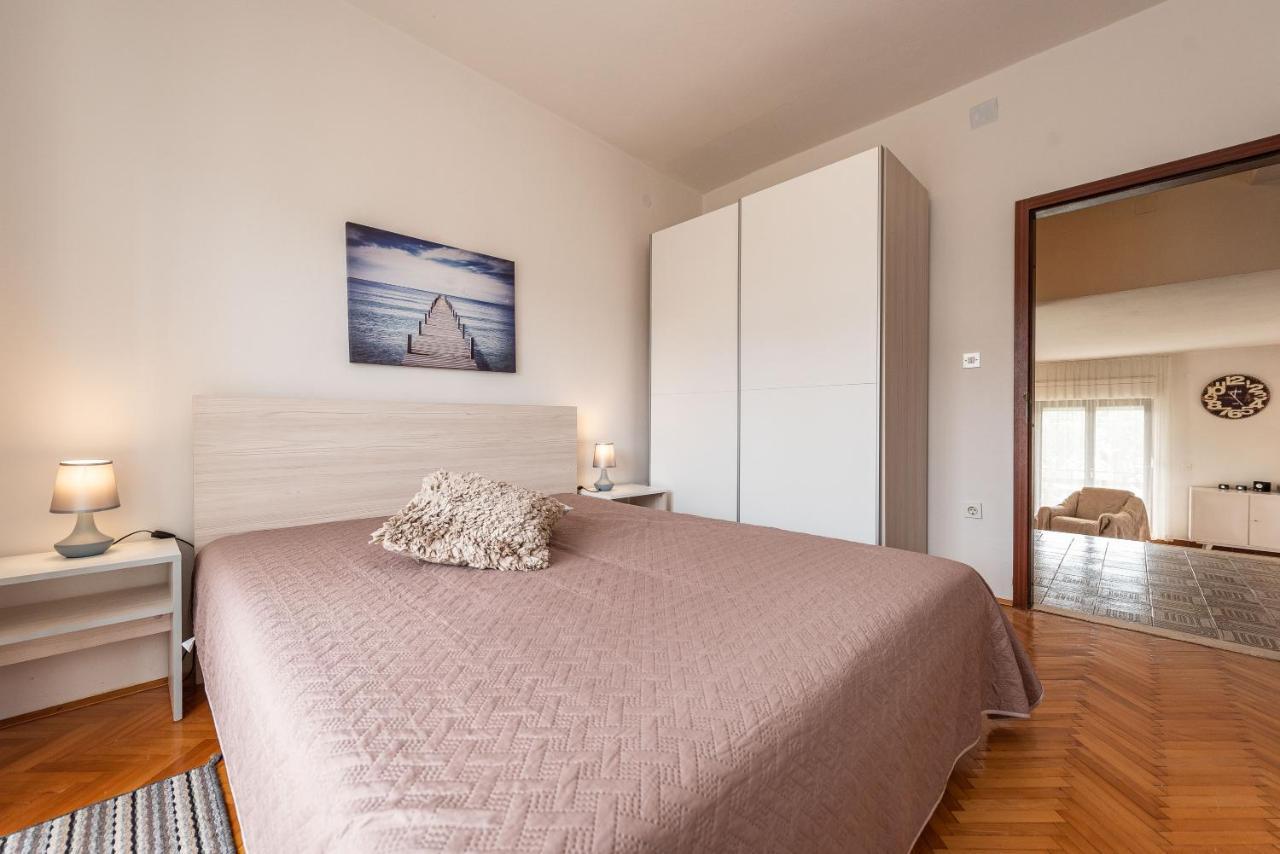 Beachfront Apartment Lostura Turanj Dış mekan fotoğraf